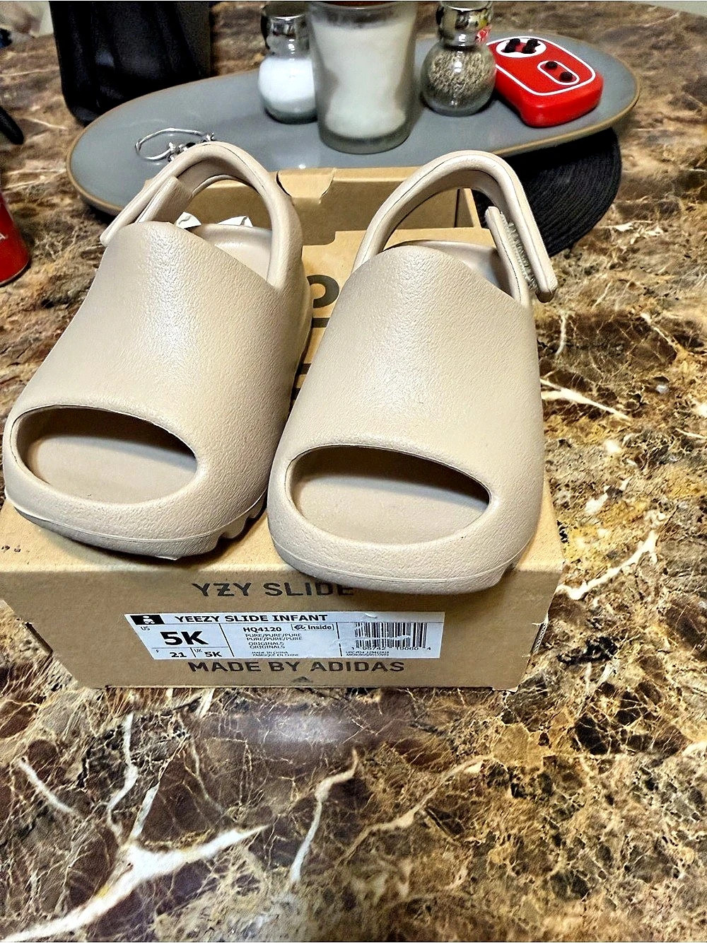 adidas Yeezy Slide Kids Beige Slides Size 5K Like New
